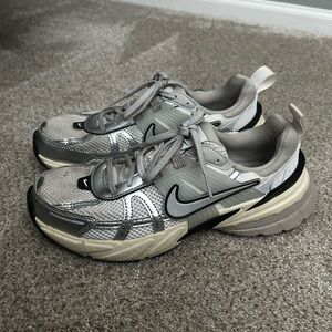 Nike V2K Run shoes, Size 8
